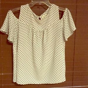 Monteau cold shoulder top